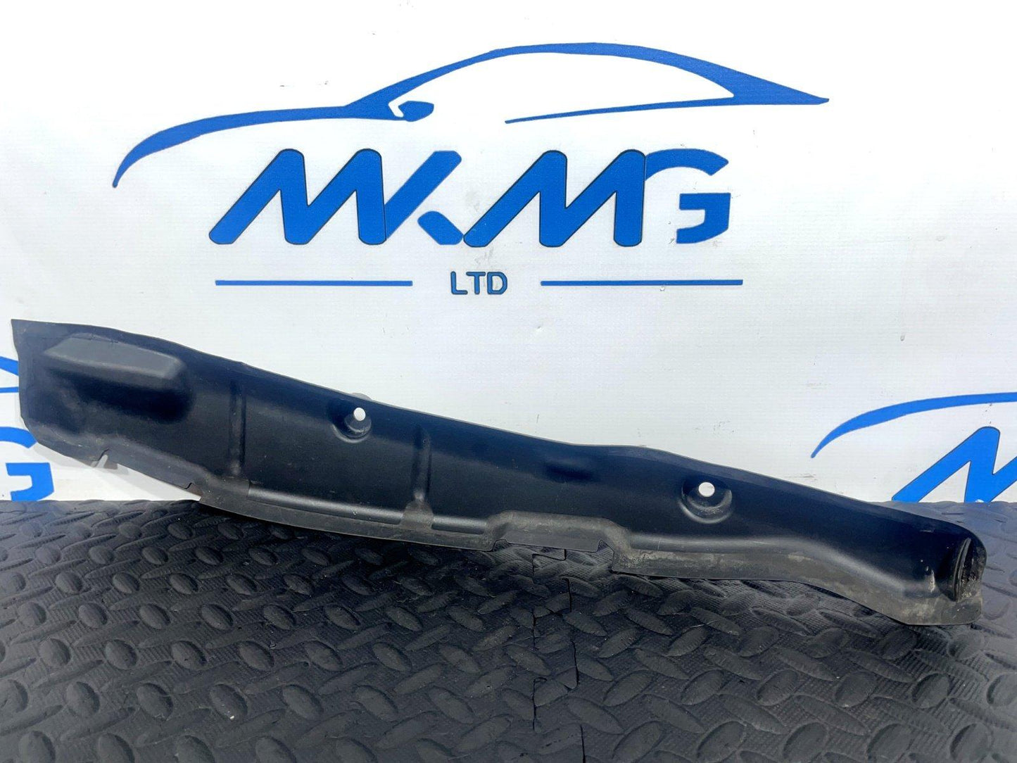 16-19 AUDI A4 B9 AVANT GENUINE FRONT LEFT SIDE WING FENDER COVER 8W0821111