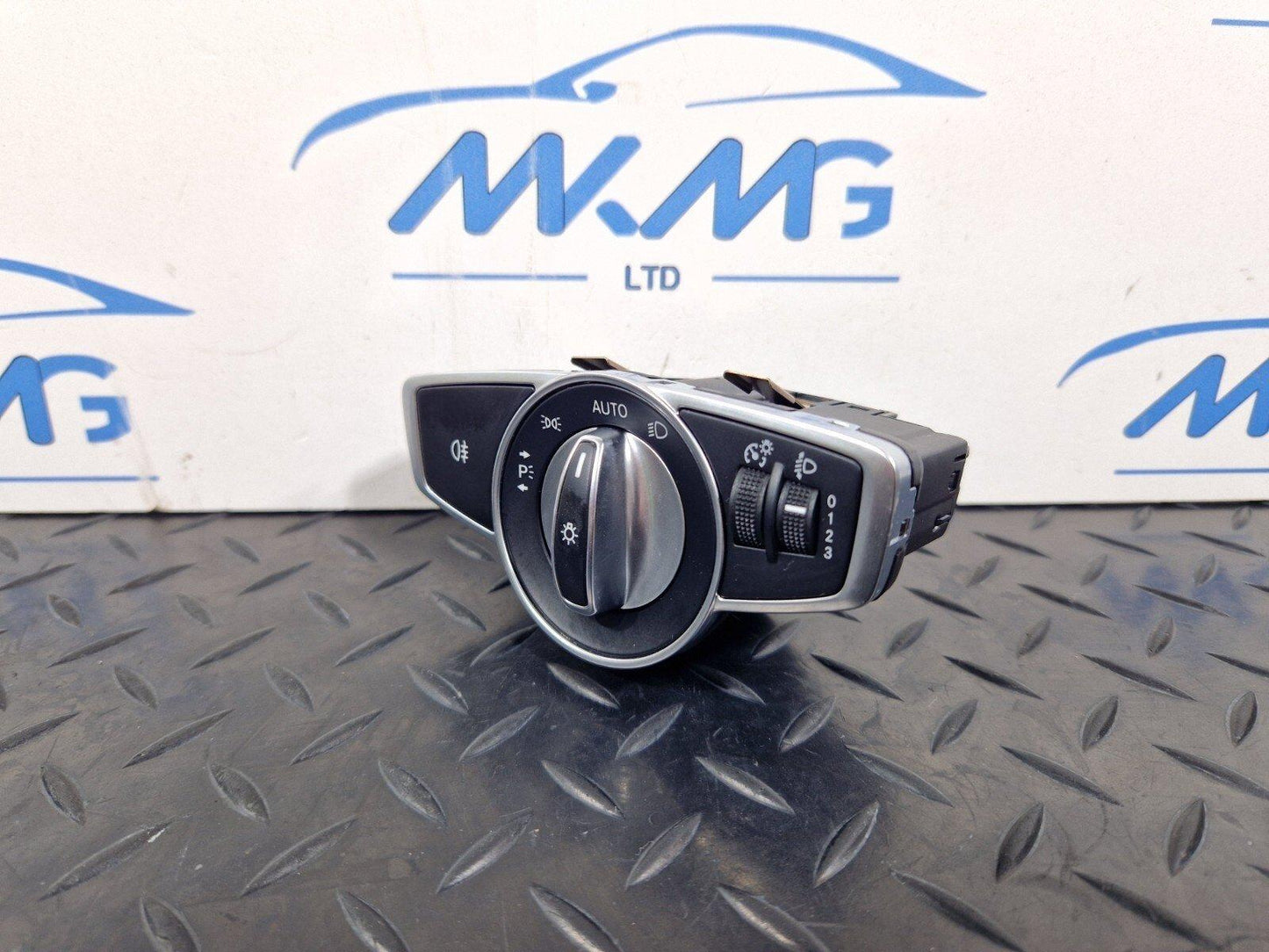 14-21 MERCEDES BENZ C200 W205 GENUINE HEADLIGHT CONTROL SWITCH PANEL A2059051910