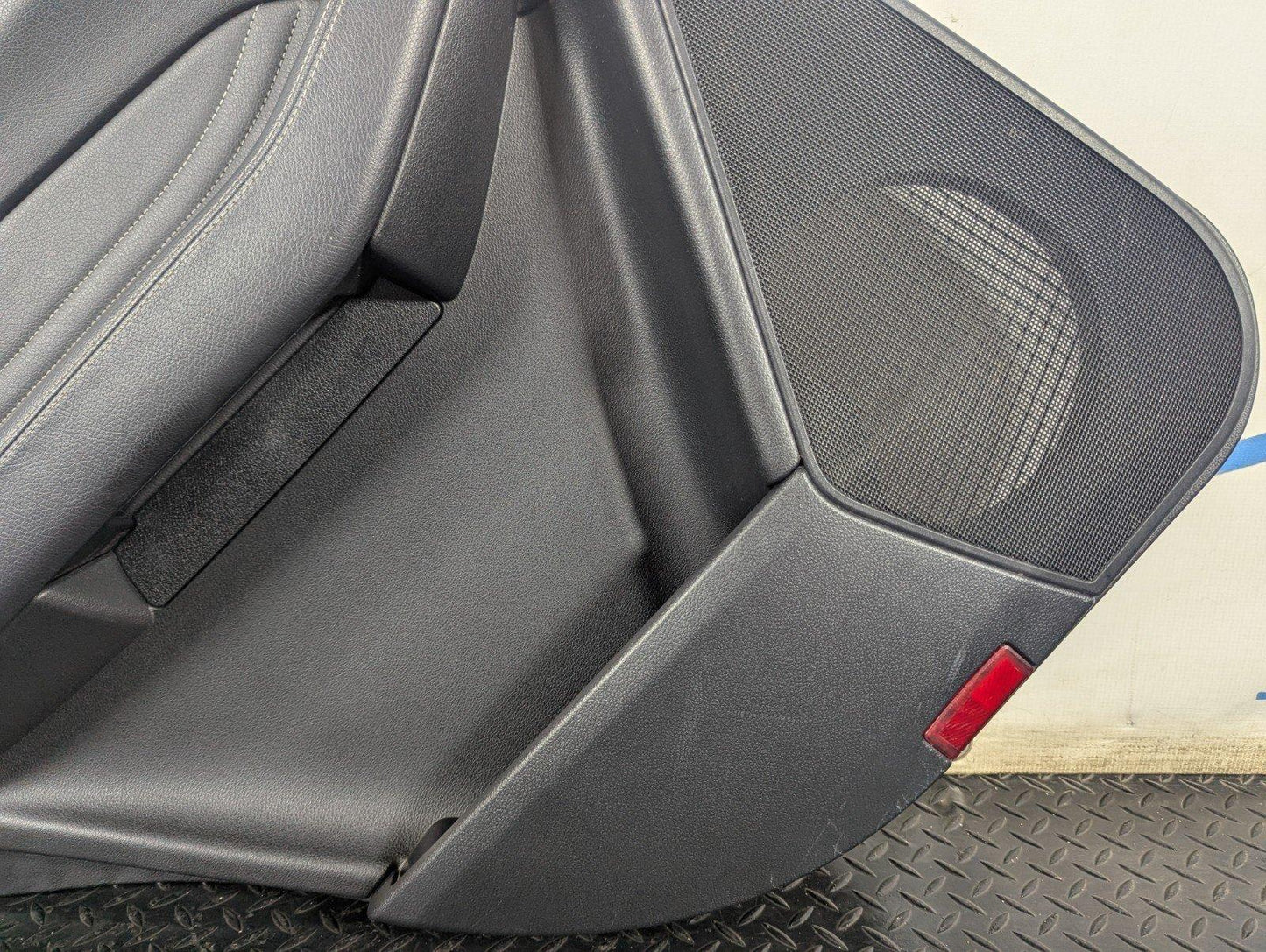 11-19 MERCEDES BENZ ML W166 GENUINE REAR LEFT DOOR CARD COVER