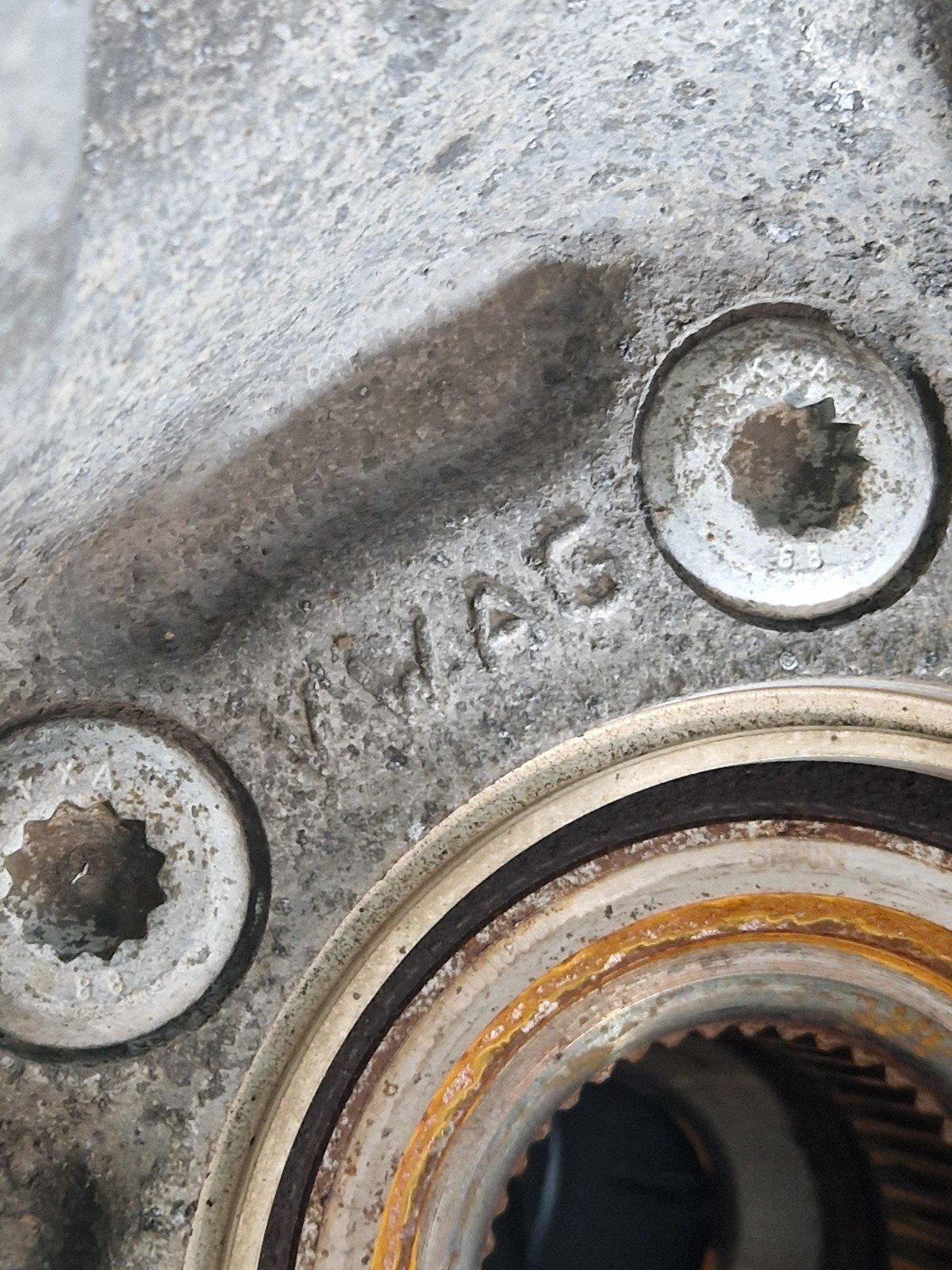 16-20 AUDI Q7 4M GENUINE RAER LEFT N/S/R WHEEL HUB 4M0505459 4M0505431Q