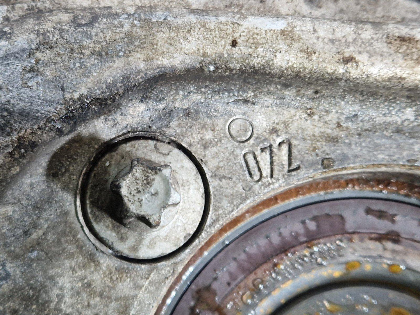 16-22 MERCEDES BENZ GLC X253 GENUINE REAR RIGHT WHEEL CARRIER HUB A2133503205