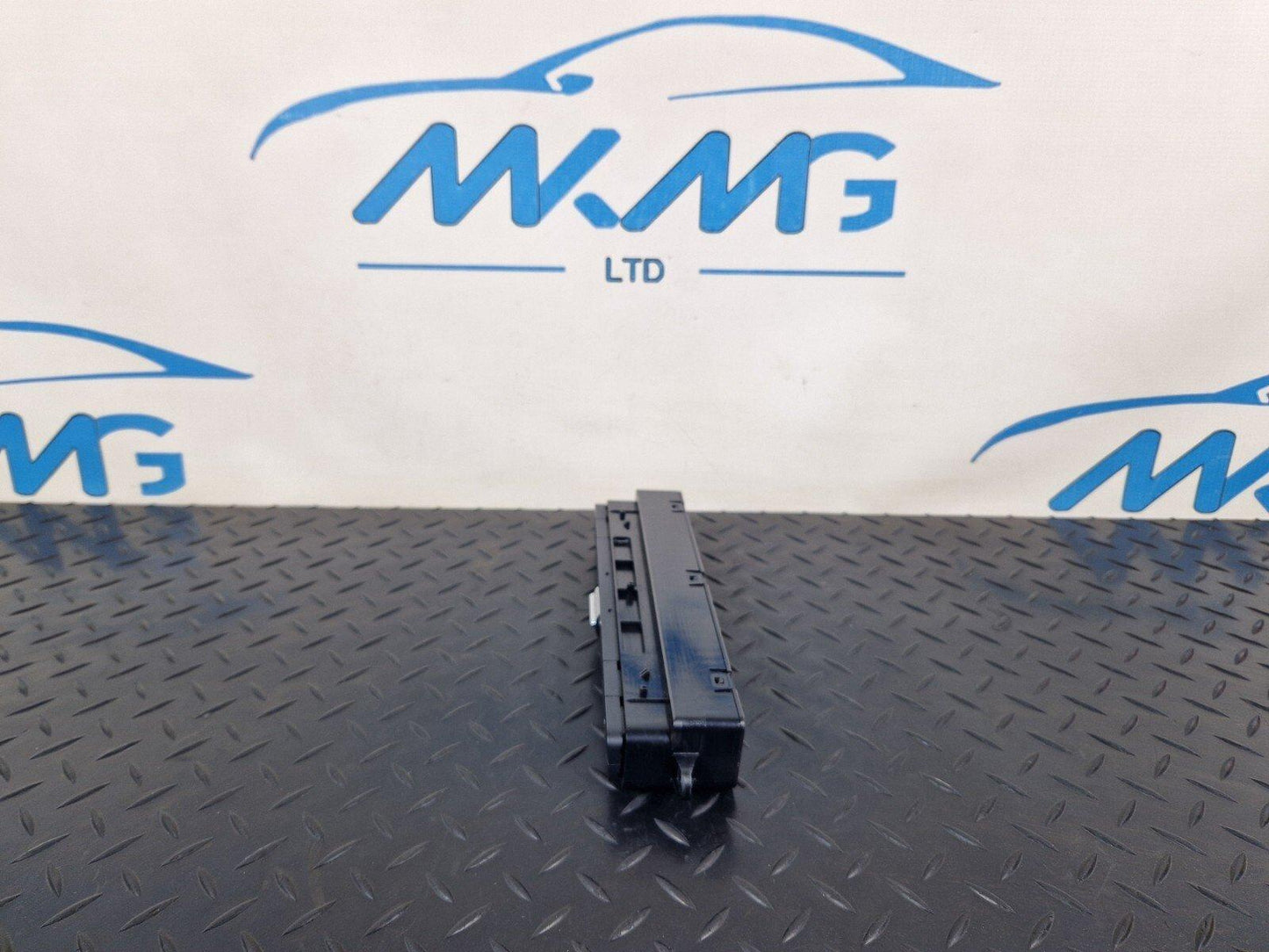 18-ON MERCEDES BENZ SPRINTER W907 W910 DASHBOARD RADIO BUTTONS A9079002303