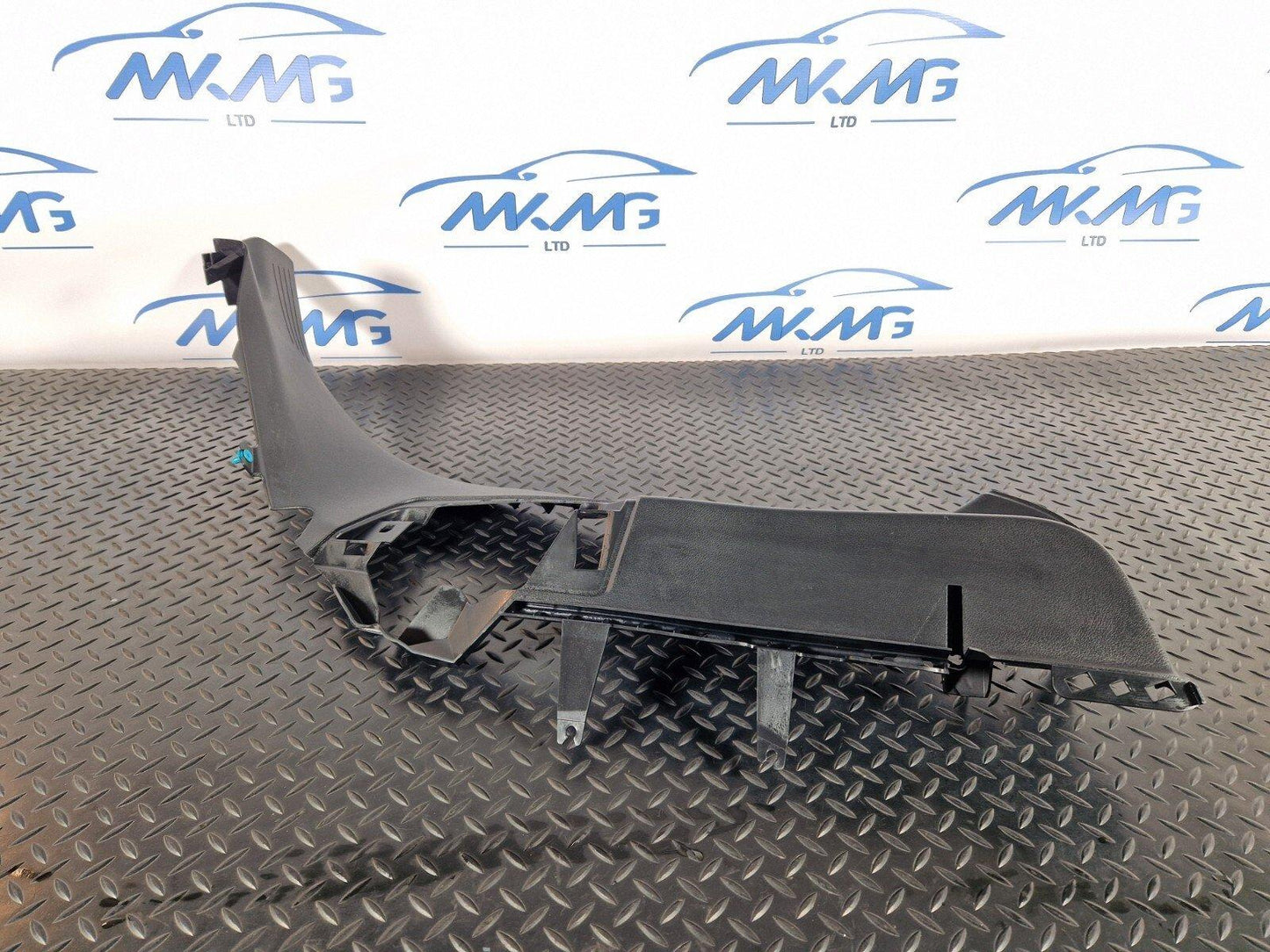 19-ON MERCEDES BENZ B CLASS W247 REAR RIGHT INNER DOOR SILL TRIM A2476909600