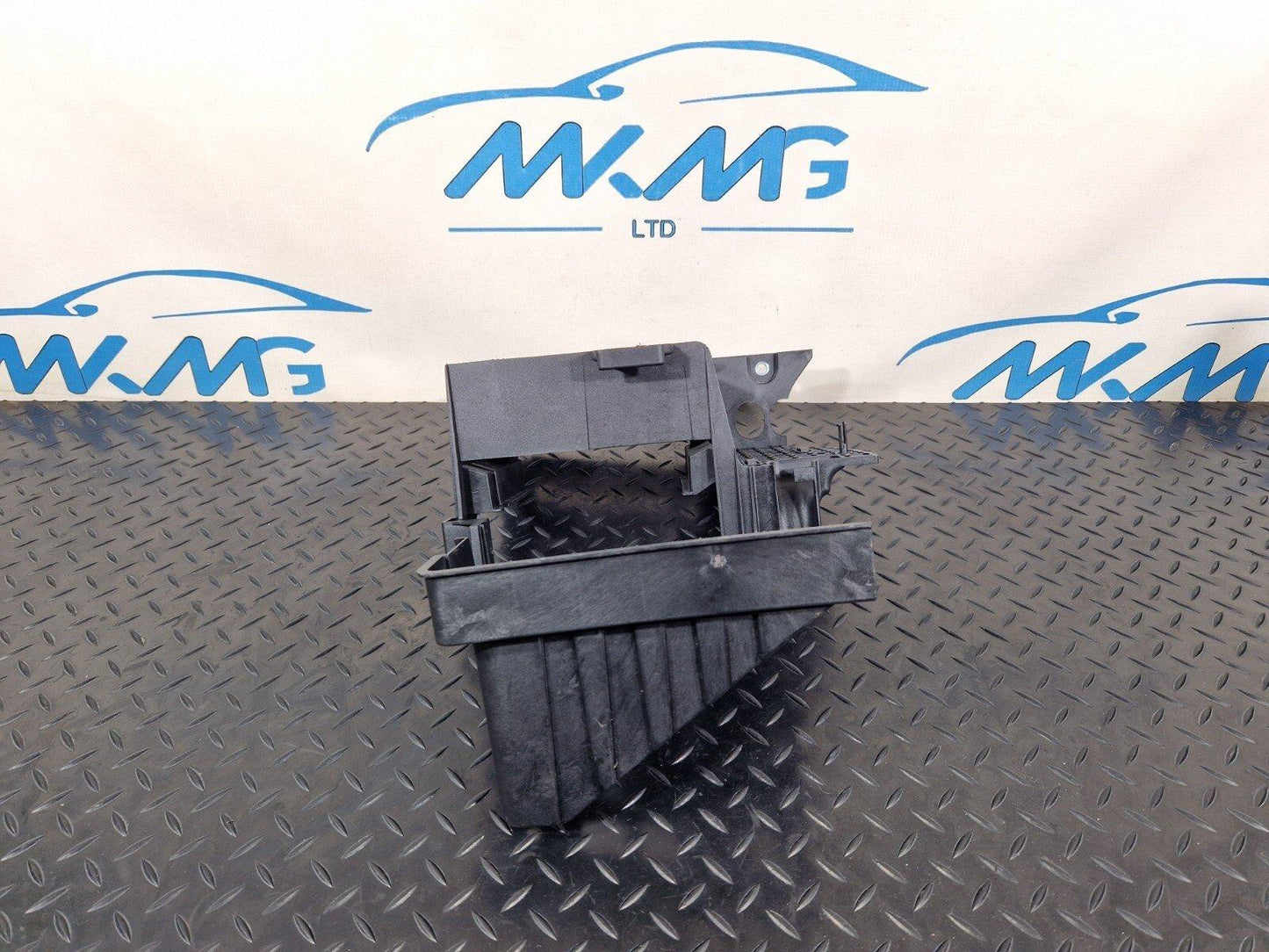 14-21 MERCEDES BENZ C200 W205 CD CHANGER ECU HOLDER  BRACKET A2055458900