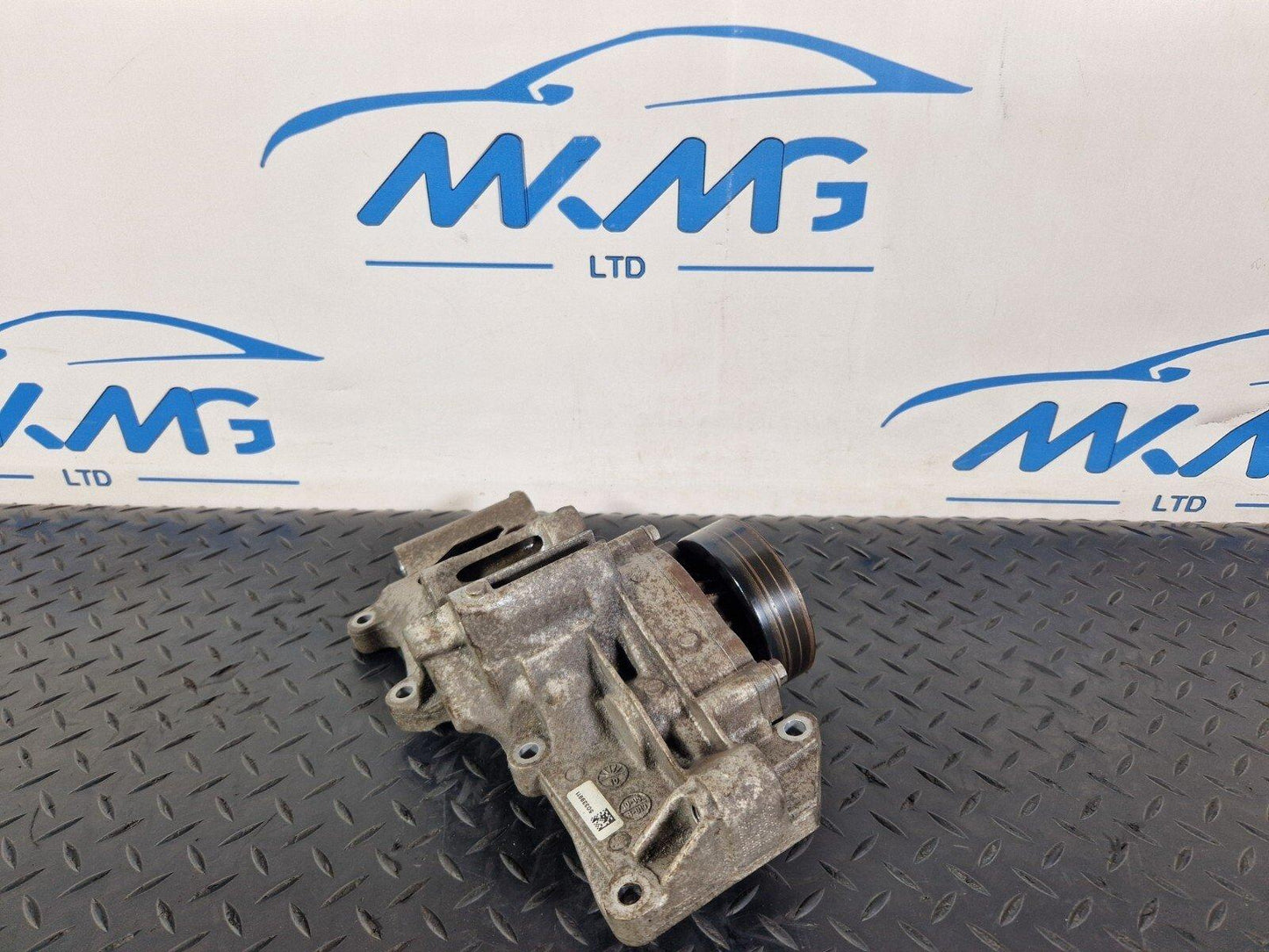 14-21 BMW 2 SERIES GRAN TOURER F45 F46 WATER PUMP THERMOSTAT BRACKET 8575850