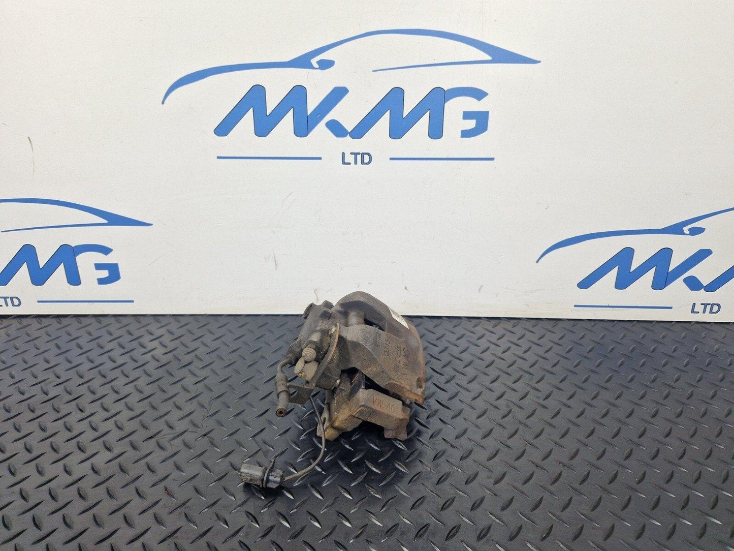 16-19 AUDI A4 B9 GENUINE PASSENGER SIDE FRONT BRAKE CALIPER 8W05BQ