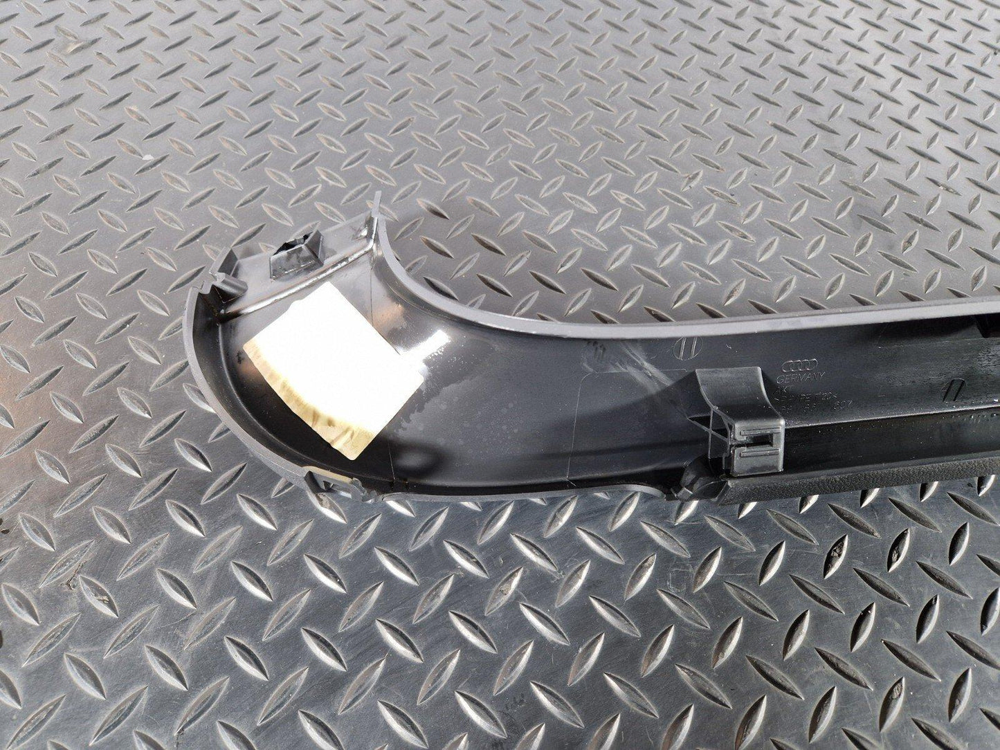 10-18 AUDI A7 4G S-LINE GENUINE BOOT LID LEFT SIDE TRIM INNER PANEL 4G8867607