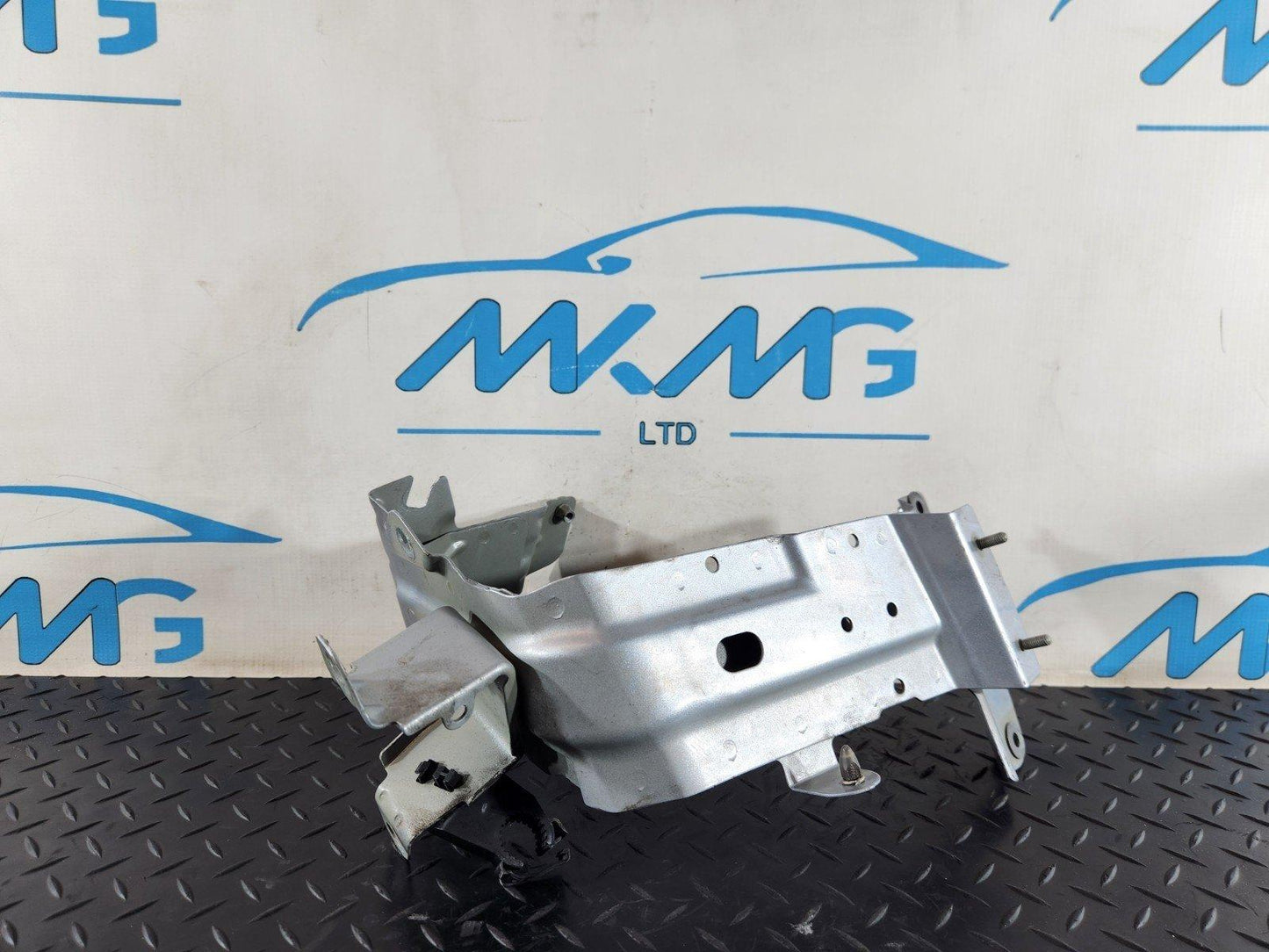 16-20 AUDI Q7 4M FRONT LEFT N/S WING BRACKET HOLDER 4M0821137B 4M0821161B