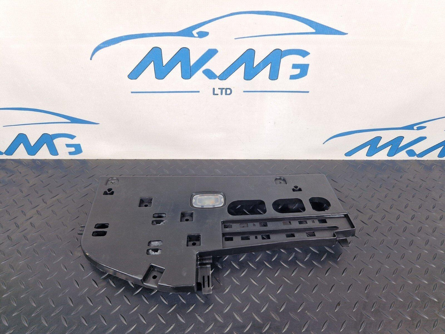 19-ON MERCEDES B CLASS W247 FRONT LEFT DASHBOARD LOWER TRIM COVER A2476809000
