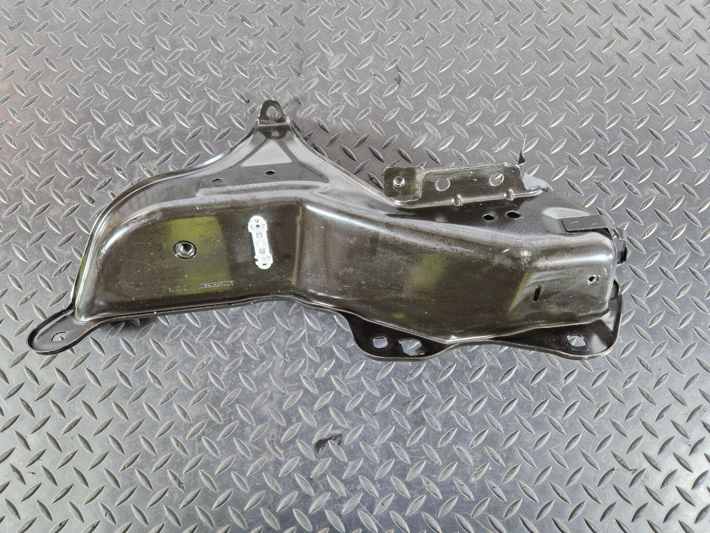14-21 MERCEDES BENZ C300h W205 OEM RIGHT BOOT LINER A2056308801 A2056365800