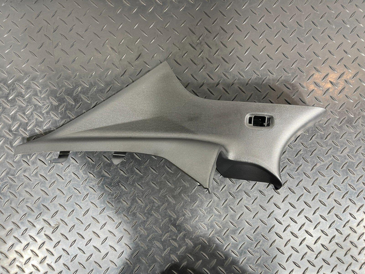 19-ON MERCEDES BENZ A CLASS REAR LEFT PASSENGER SIDE C-PILLAR TRIM A1776908802