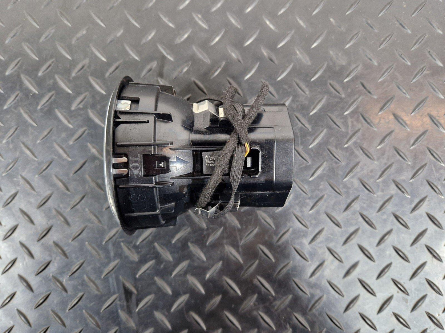 19-ON MERCEDES B CLASS W247 DASHBOARD AIR VENT FITS LEFT & RIGHT A2478307201