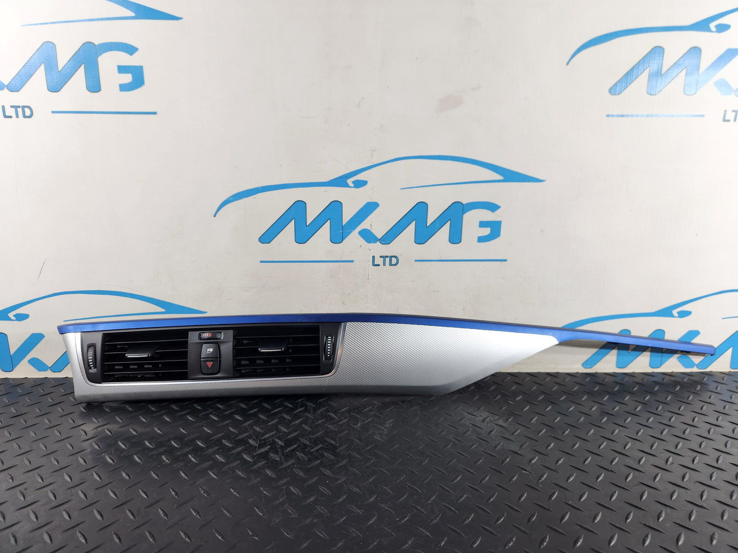 BMW 118i F40 Hatchback Genuine Interior Centre Dashboard Vents Trim 9347436