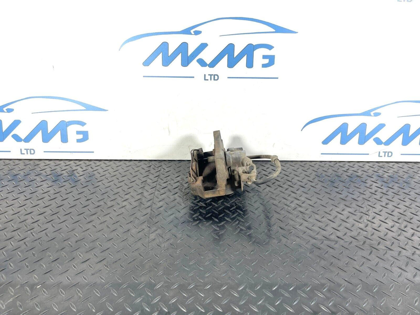 16-19 AUDI A4 B9 GENUINE FRONT LEFT PASSENGER SIDE BRAKE CALIPER 8W05BQ