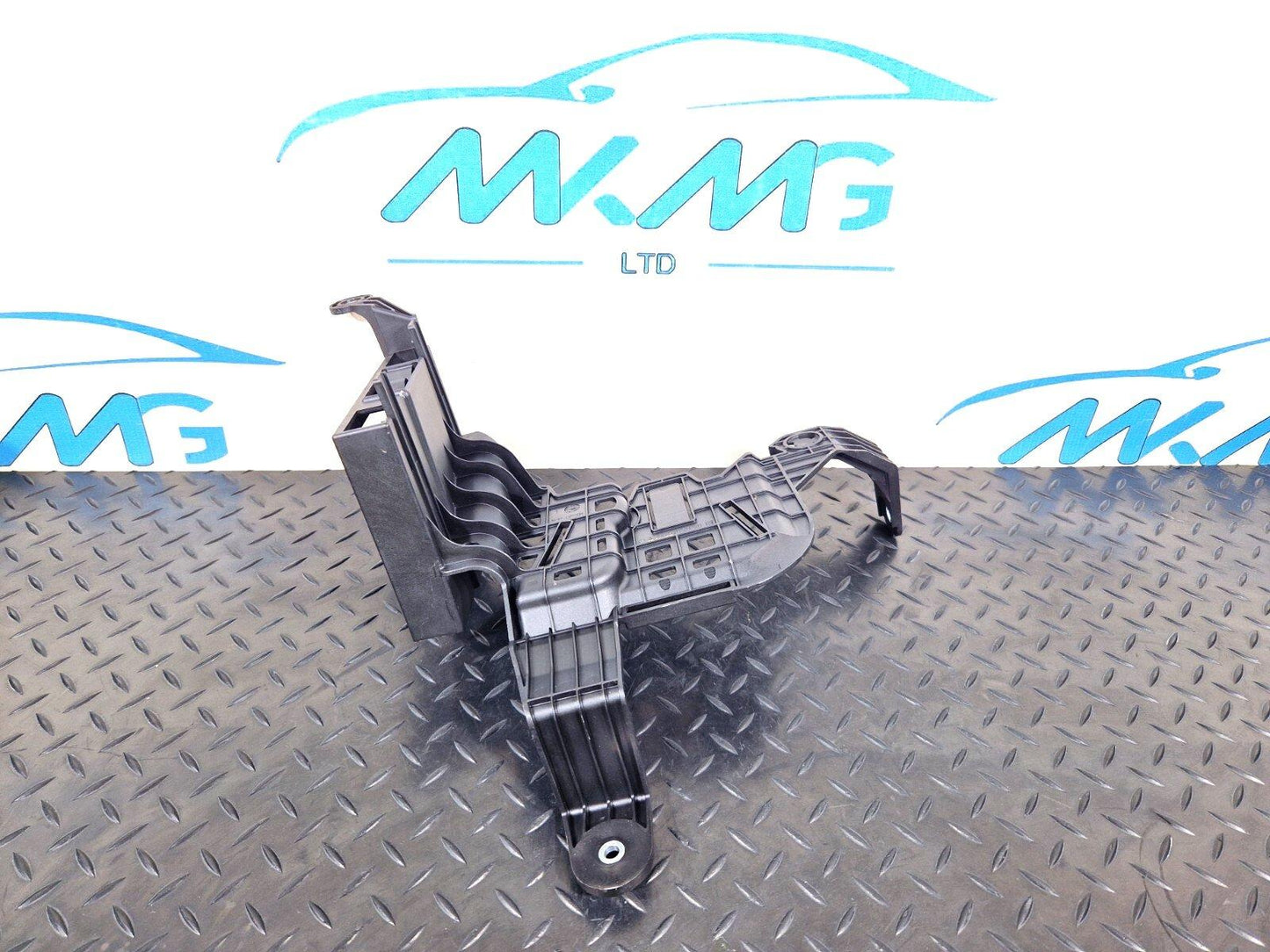 14-21 MERCEDES-BENZ C250D W205 FUSE BOX RELAY MODULE UNIT BRACKET A2055452940