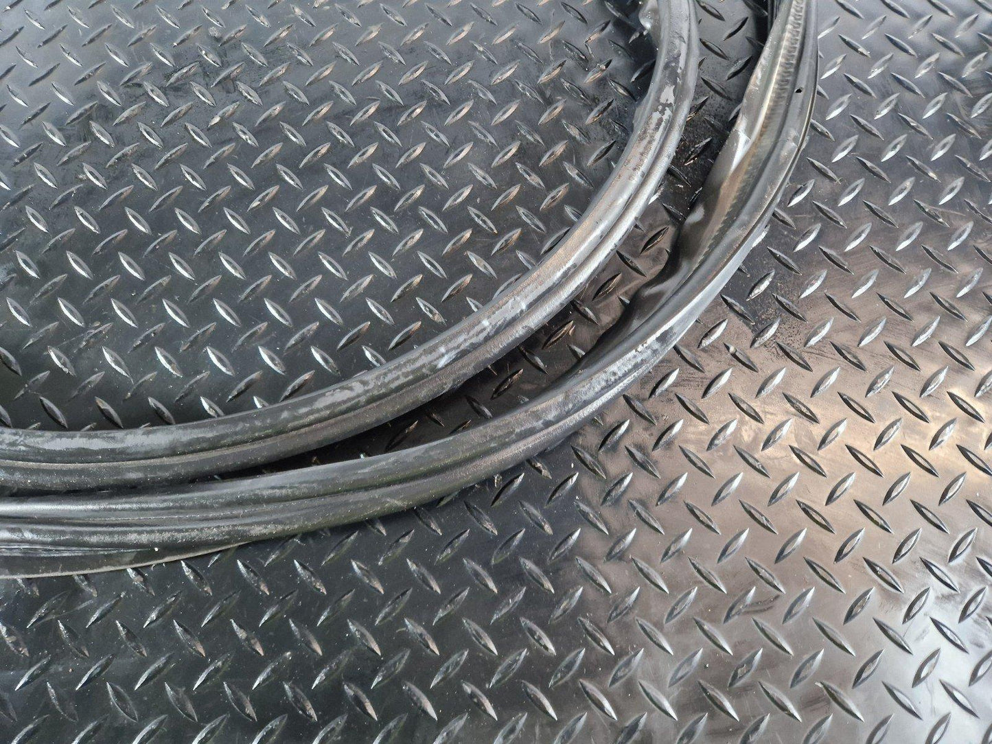 16-22 MERCEDES BENZ X253 BOOT LID TAILGATE RUBBER SEAL GENUINE A2537400078