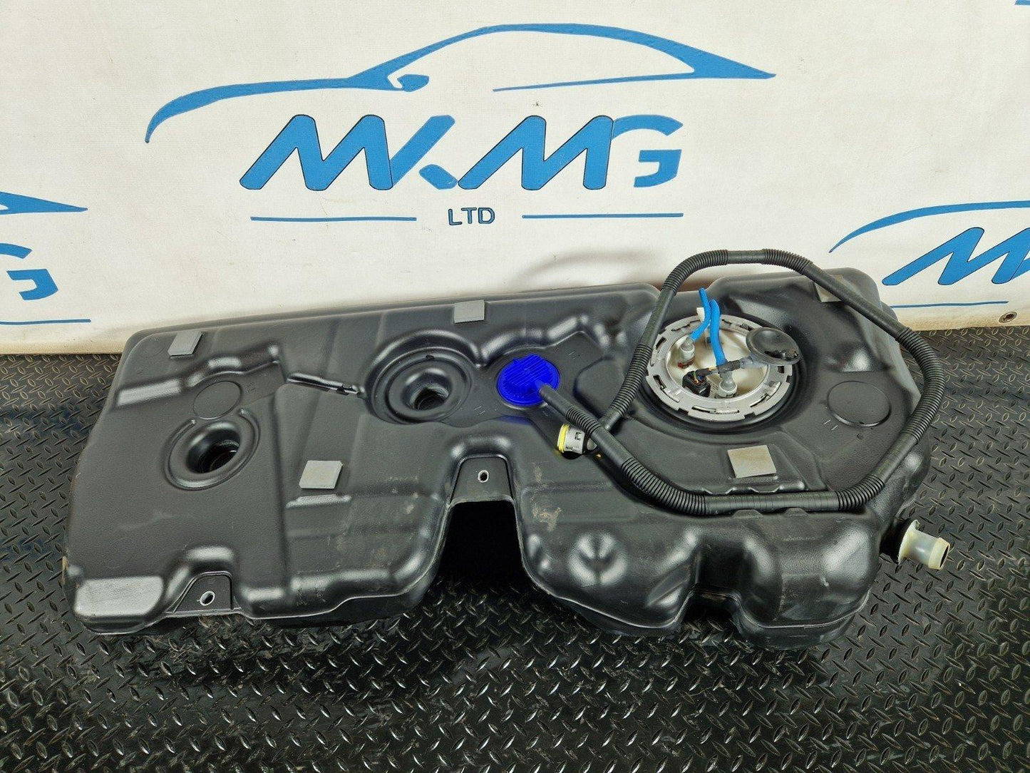 16-22 BMW X1 F48 GENUINE DIESEL ENGINE FUEL TANK WITH PUMP 7348331