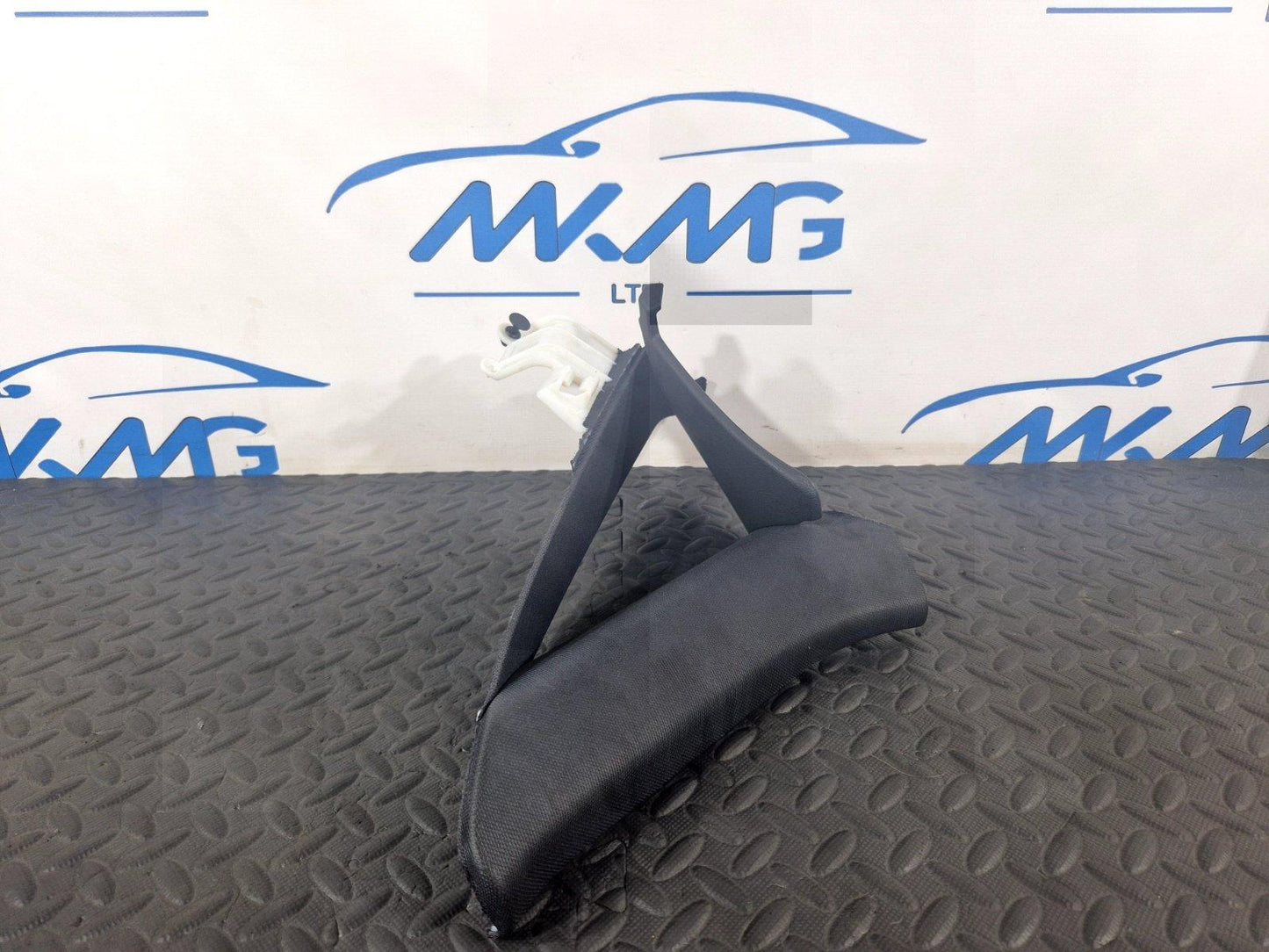 16-19 AUDI A4 B9 REAR RIGHT DRIVER SIDE COMPLETE C-PILLAR TRIM 8W5867288B