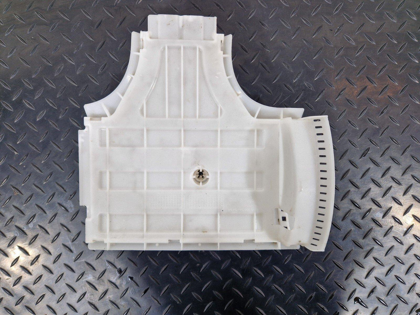 18-ON MERCEDES BENZ SPRINTER W907 2.2 CDI  PLASTIC PART A9065460400