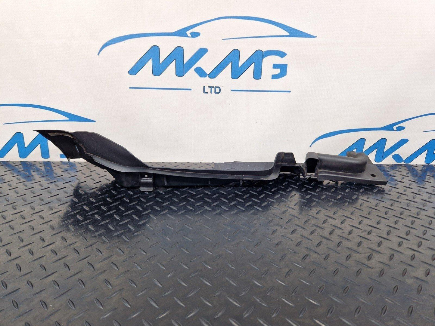 16-19 AUDI A4 B9 GENUINE RIGHT DRIVER SIDE WING PANEL SEAL 8W0821170