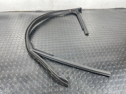 12-18 MERCEDES A-CLASS W176 FRONT RIGHT DOOR WINDOW GUIDE RAIL A1767250125