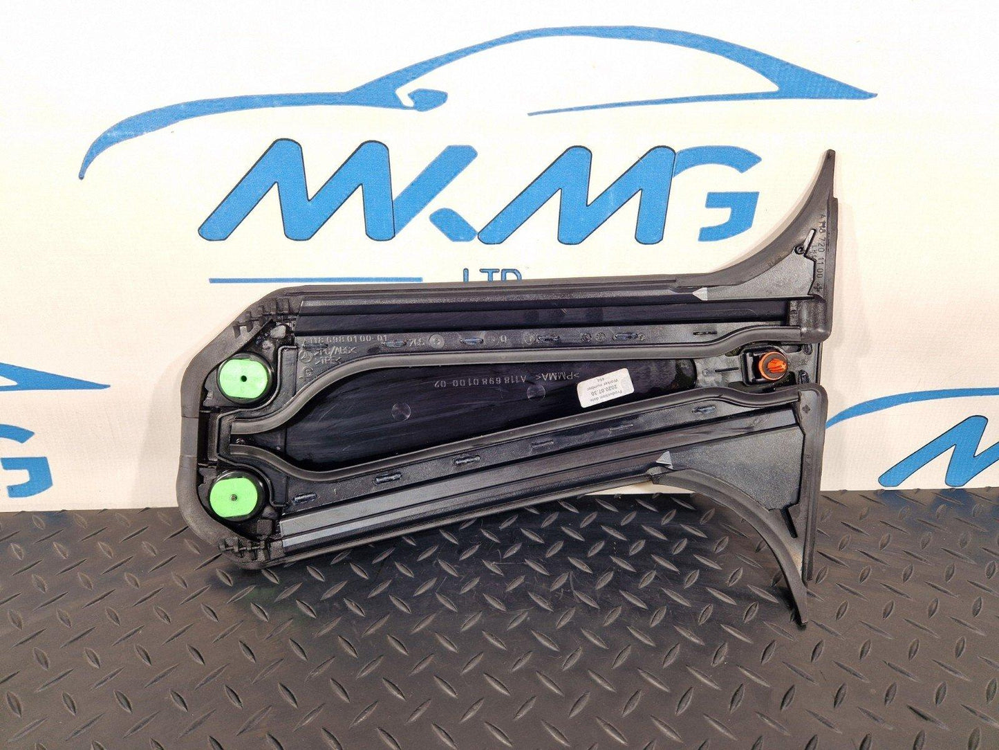 19-ON MERCEDES CLA C118 GENUINE LEFT SIDE B PILLAR TRIM COVER A1186980100