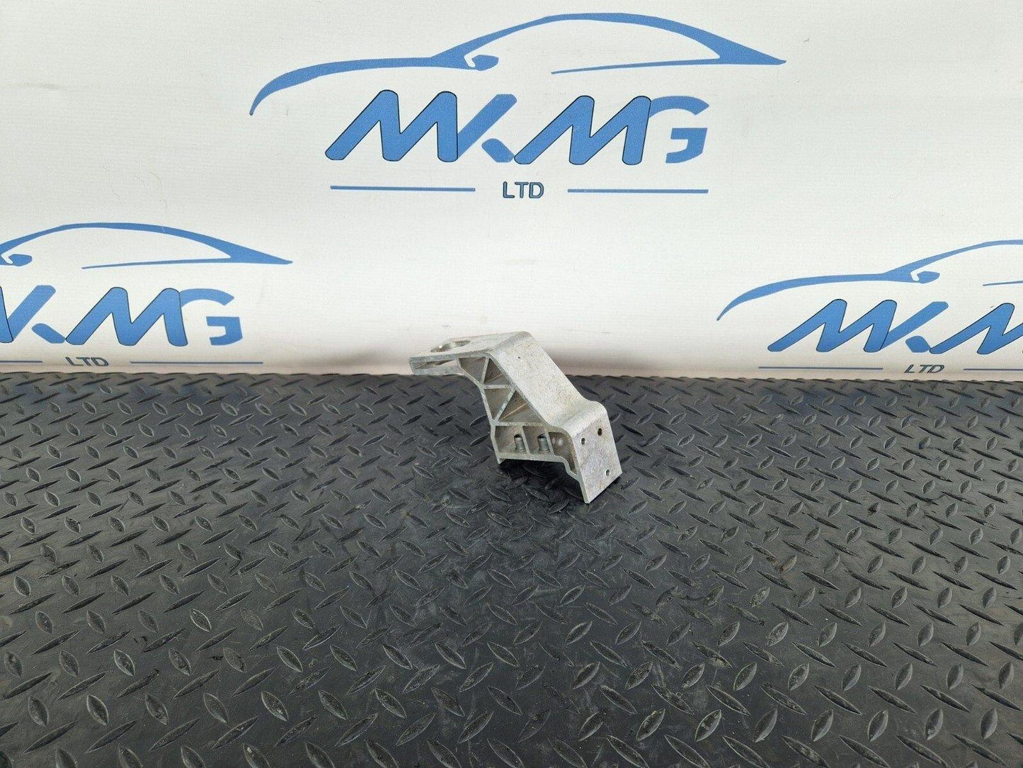 14-21 MERCEDES BENZ C200 W205 OEM FRONT RIGHT COOLING RADIATOR SUPPORT BRACKET