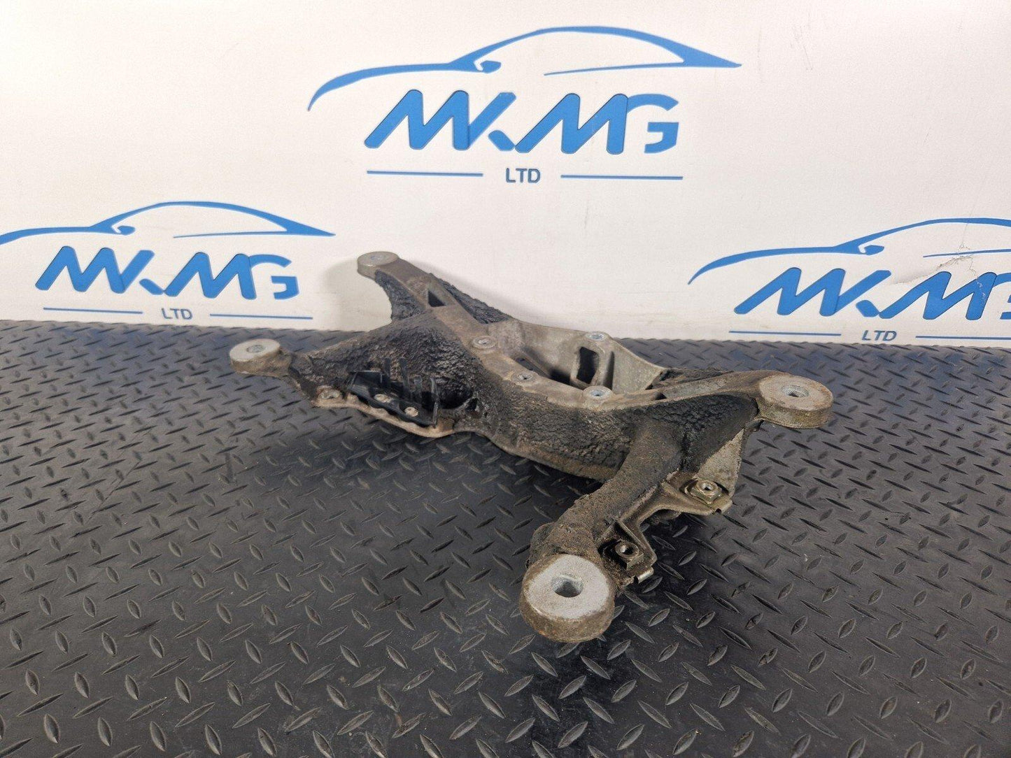 16-19 AUDI A4 B9 GENUINE MANUAL GEARBOX TRANSMISSION BRACKET 8W0399262AD