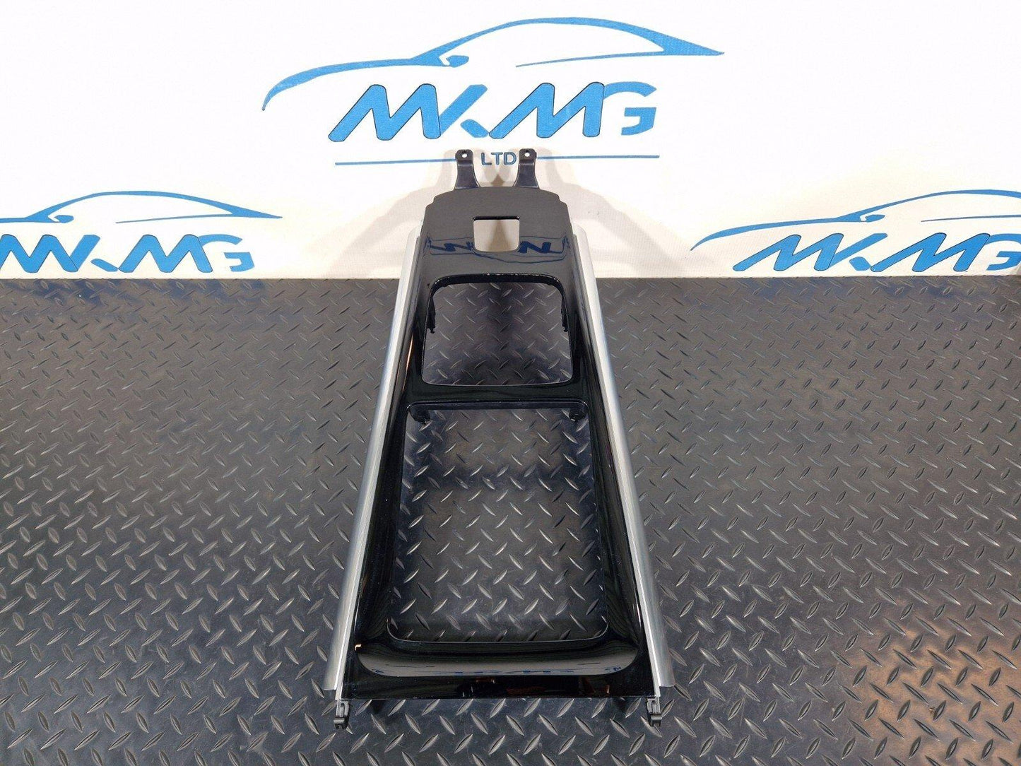 19-ON MERCEDES BENZ B CLASS W247 CENTRE CONSOLE TRIM GENUINE A2476807103