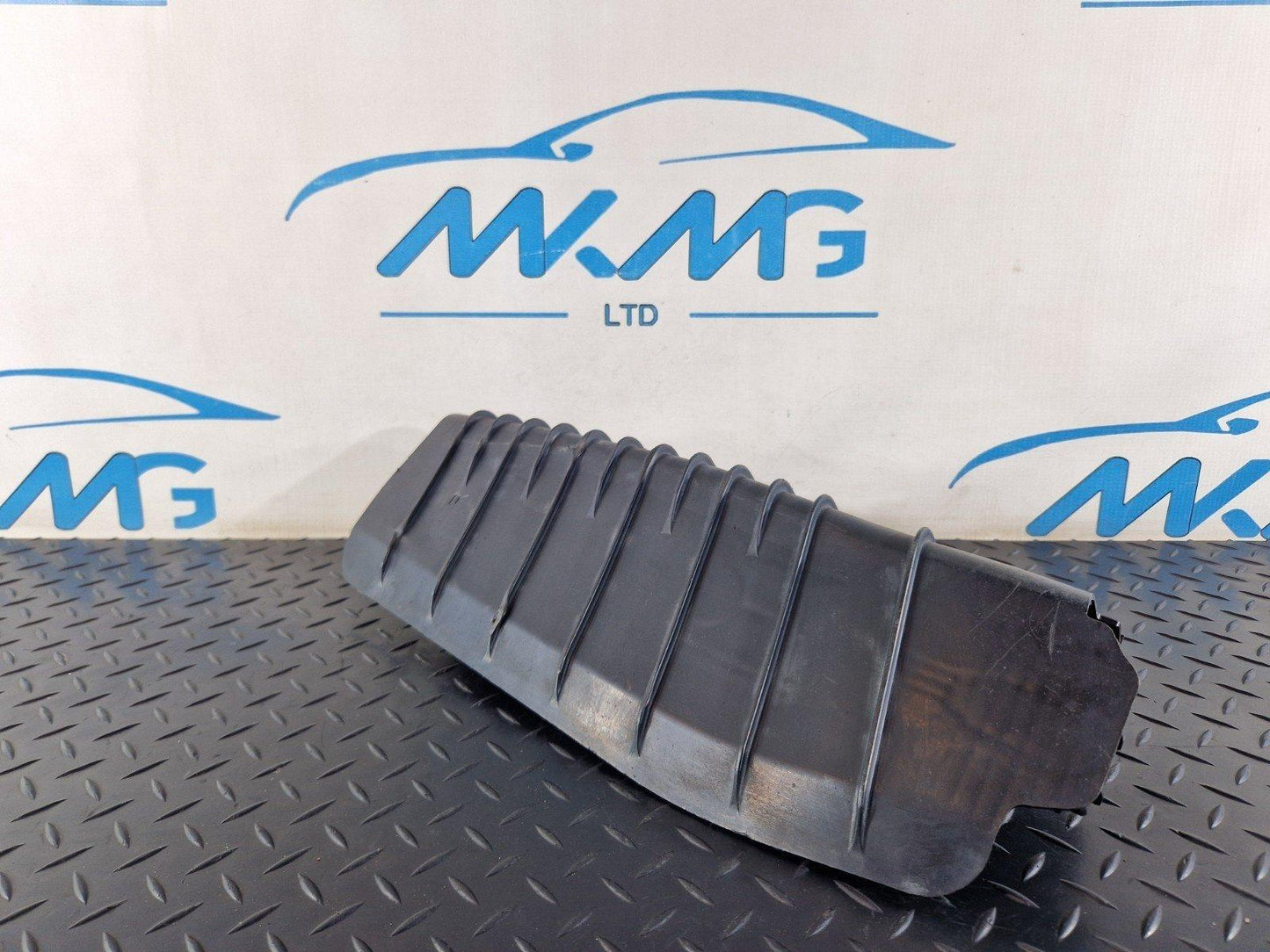 18-25 AUDI A5 REAR RIGHT LOWER CONTROL ARM STONE SHIELD GUARD OEM 8W0505416E