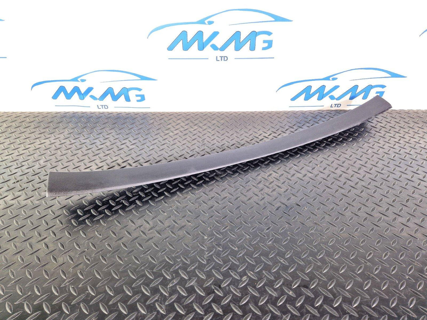 10-15 AUDI Q7 4L GENUINE OEM TAILGATE CENTRE COVER TRIM 4L0867606
