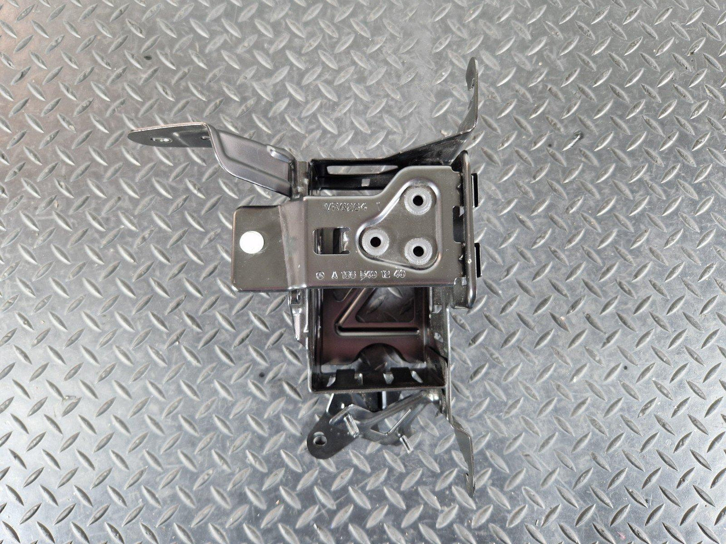 11-19 MERCEDES BENZ ML W166 GENUINE BATTERY MOUNT SUPPORT BRACKET A1665401240