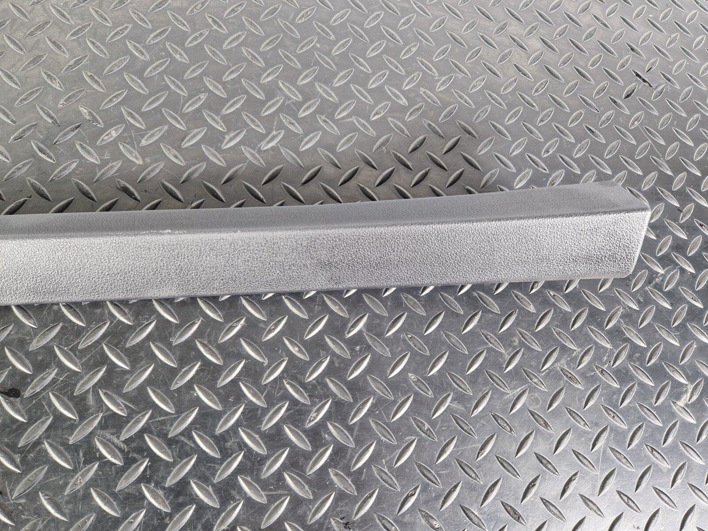 10-15 AUDI Q7 4L GENUINE OEM TAILGATE CENTRE COVER TRIM 4L0867606