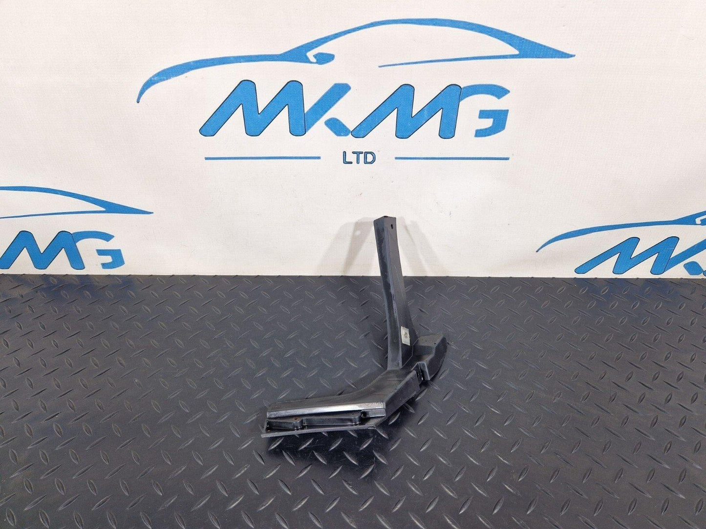 10-18 AUDI A7 4G S-LINE FRONT BUMPER RIGHT ADAPTER 4G8807084B