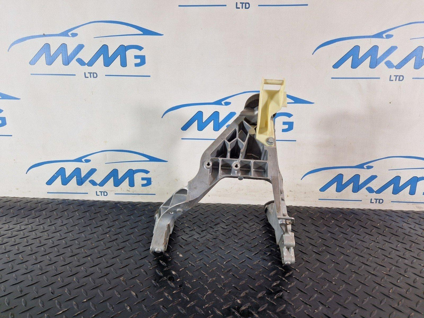 11-18 BMW 6 SERIES F13 STEERING RACK MOUNT BRACKET HOLDER 6140829