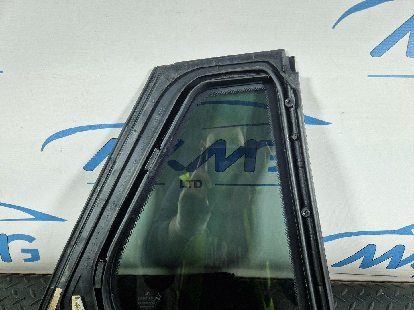 14-21 MERCEDES BENZ C300h W205 OEM REAR LEFT PASSENGER SIDE WINDOW A2057300755