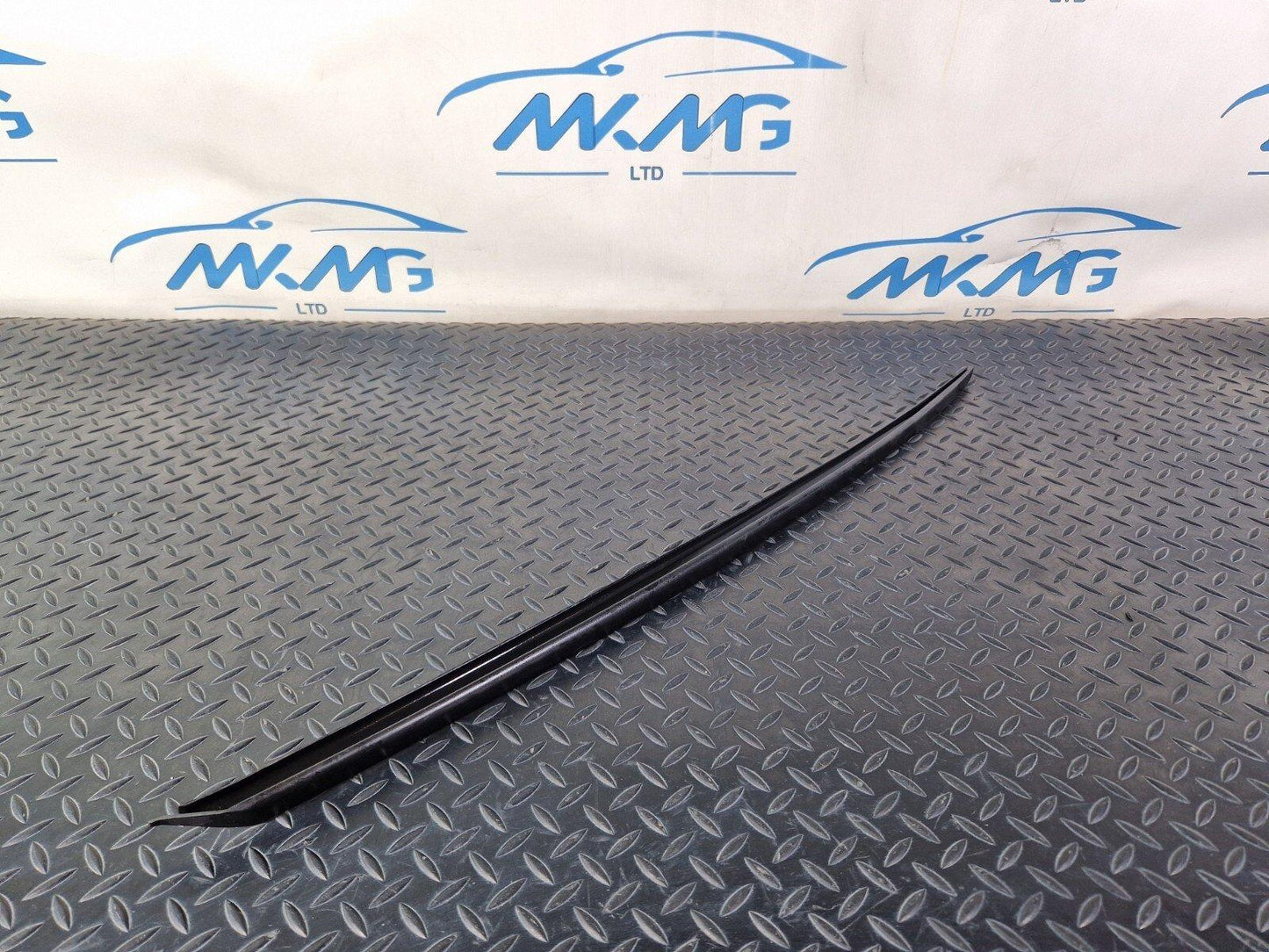 16-19 AUDI A4 B9  FRONT LEFT WINDSCREEN WEATHERSTRIP MOULDING STRIP 8W0854327C