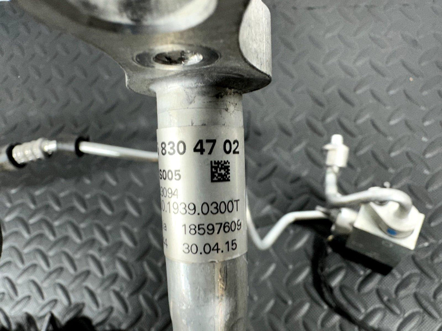 14-21 MERCEDES BENZ C300 W205 A/C PIPES & VALVE A2058307401 A2058307502