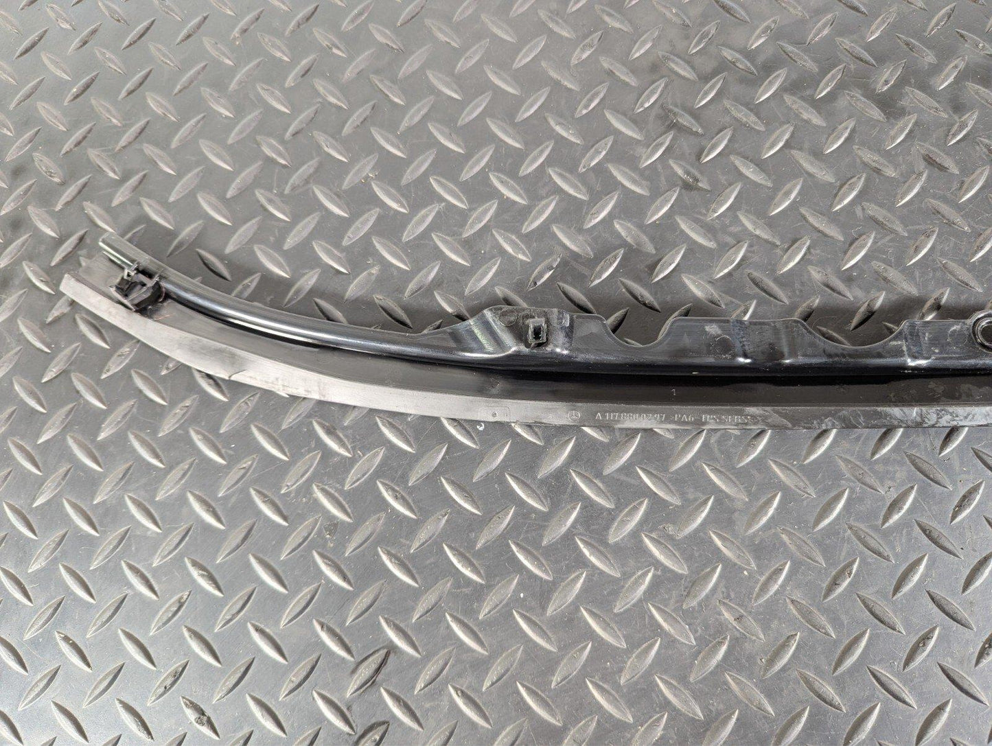 13-19 MERCEDES BENZ CLA C117 FRONT RIGHT O/S SIDE BONNET SEAL A1178800297