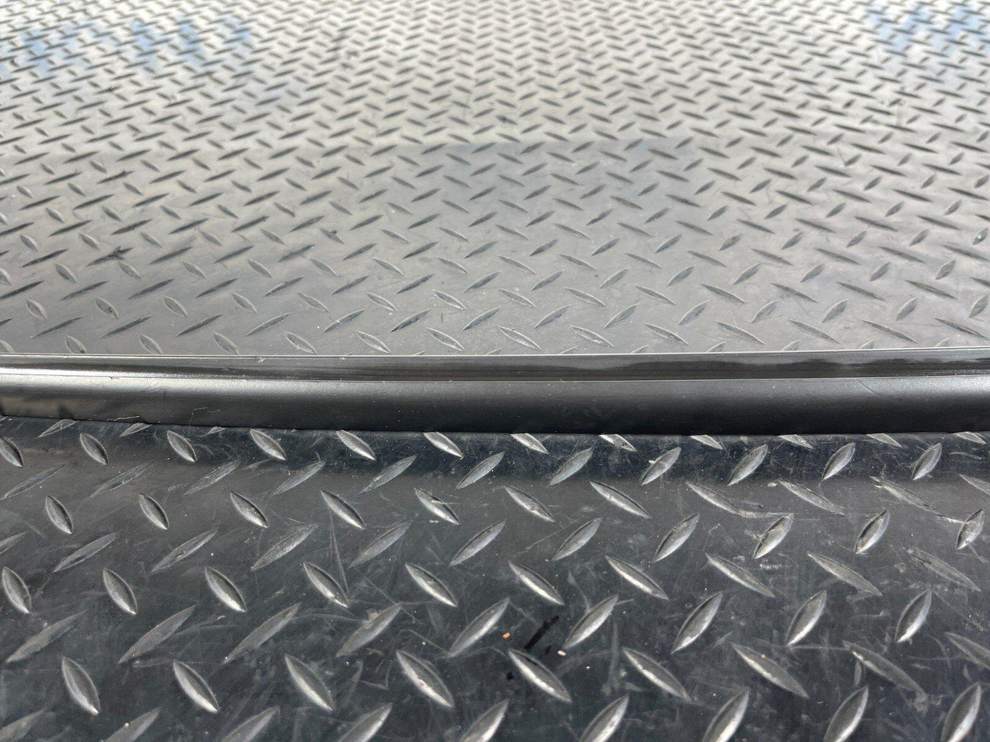 16-23 AUDI A5 SPORTBACK FRONT RIGHT  WINDSHIELD WATER DEFLECTOR STRIP 8W6854328B
