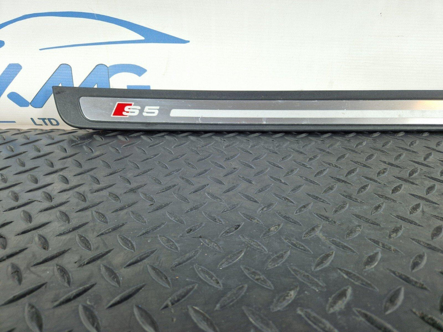 12-17 AUDI S5 CONVERTIBLE FRONT RIGHT SIDE O/S INNER DOOR SILL TRIM 8T0853374