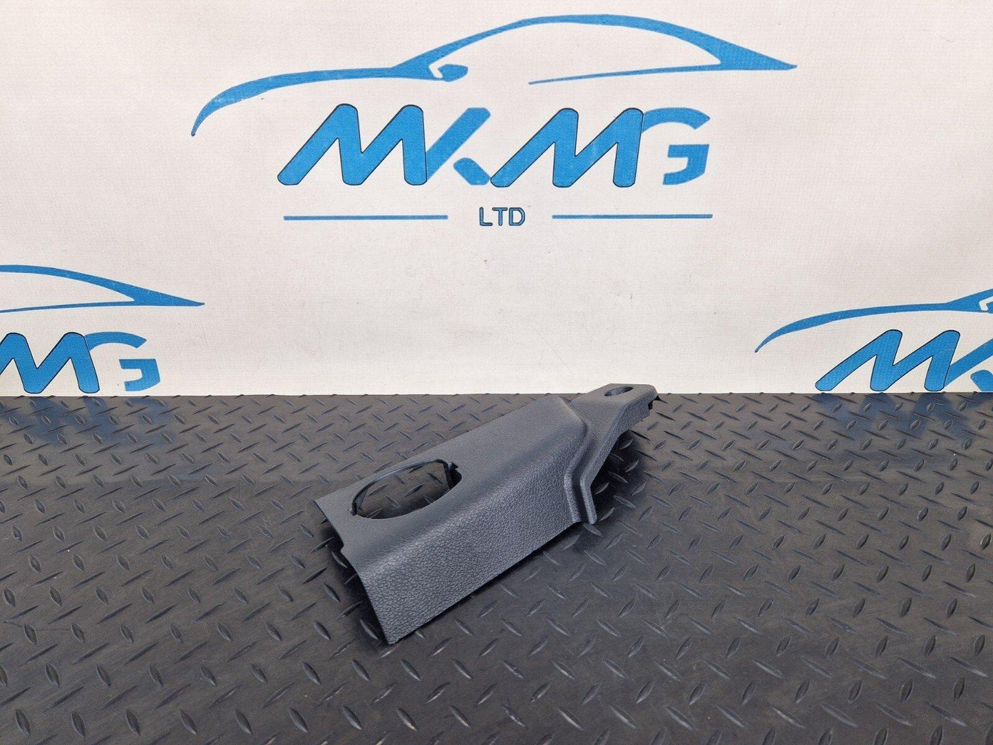 14-23 MERCEDES BENZ VITO W447 LOWER LEFT N/S B-PILLAR TRIM COVER  A4476920803