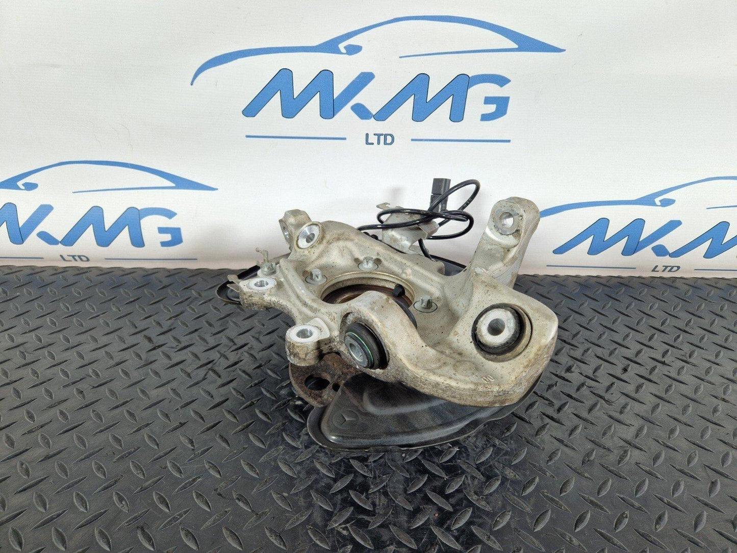 14-21 MERCEDES BENZ C220d W205 REAR LEFT PASSENGER SIDE WHEEL HUB A2055467380