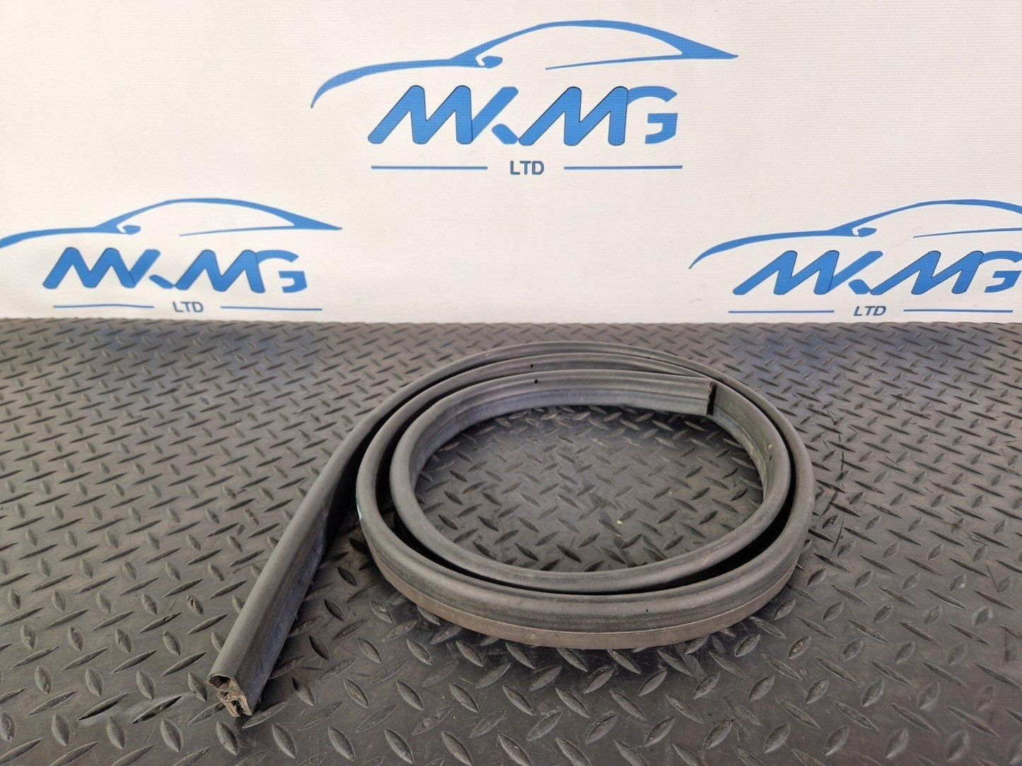 11-19 MERCEDES BENZ ML W166 GENUINE ENGINE BONNET HOOD GASKET SEAL