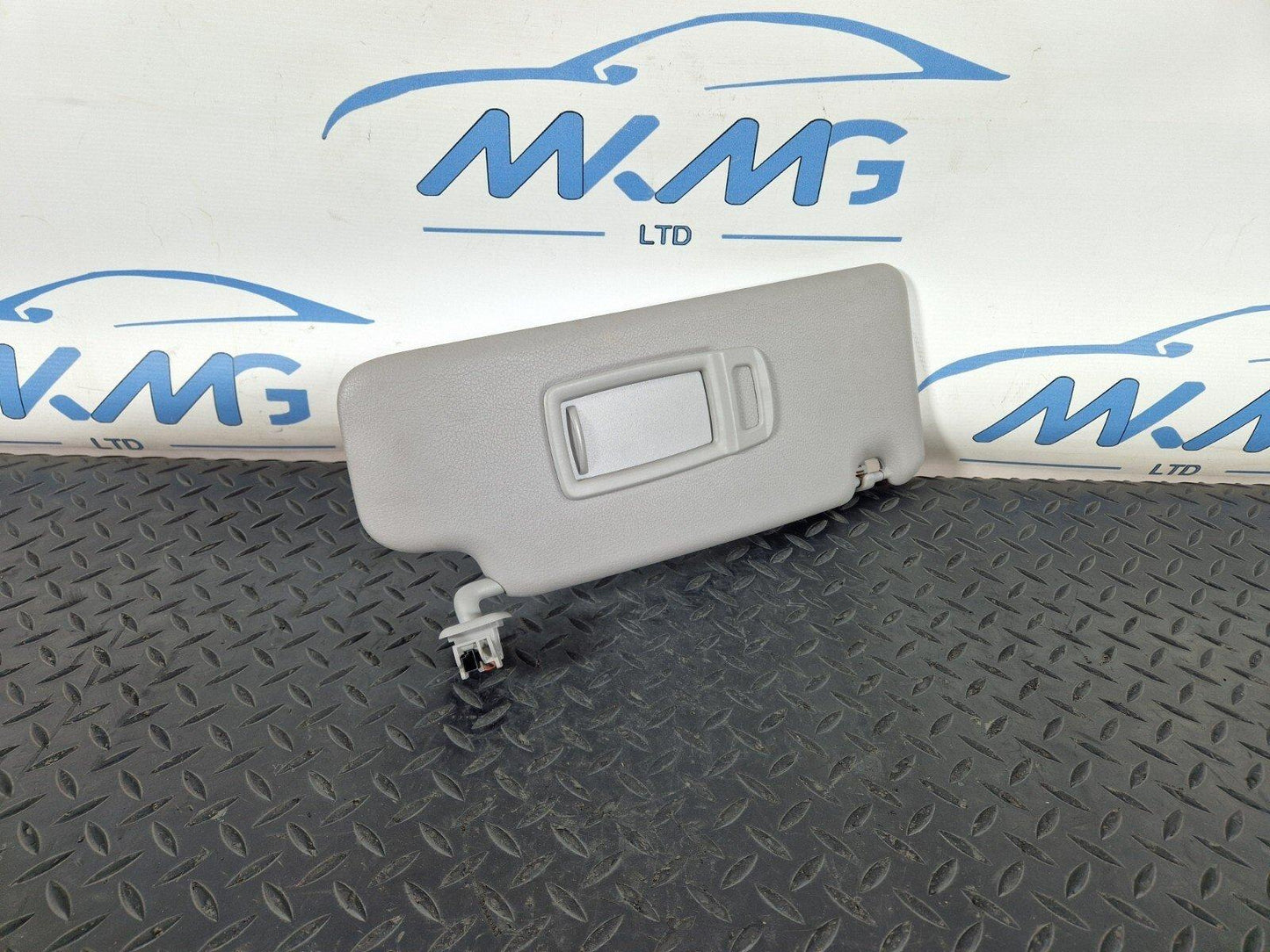 16-22 BMW X1 F48 GENUINE OEM RIGHT DRIVER SIDE SUN VISOR 7402854