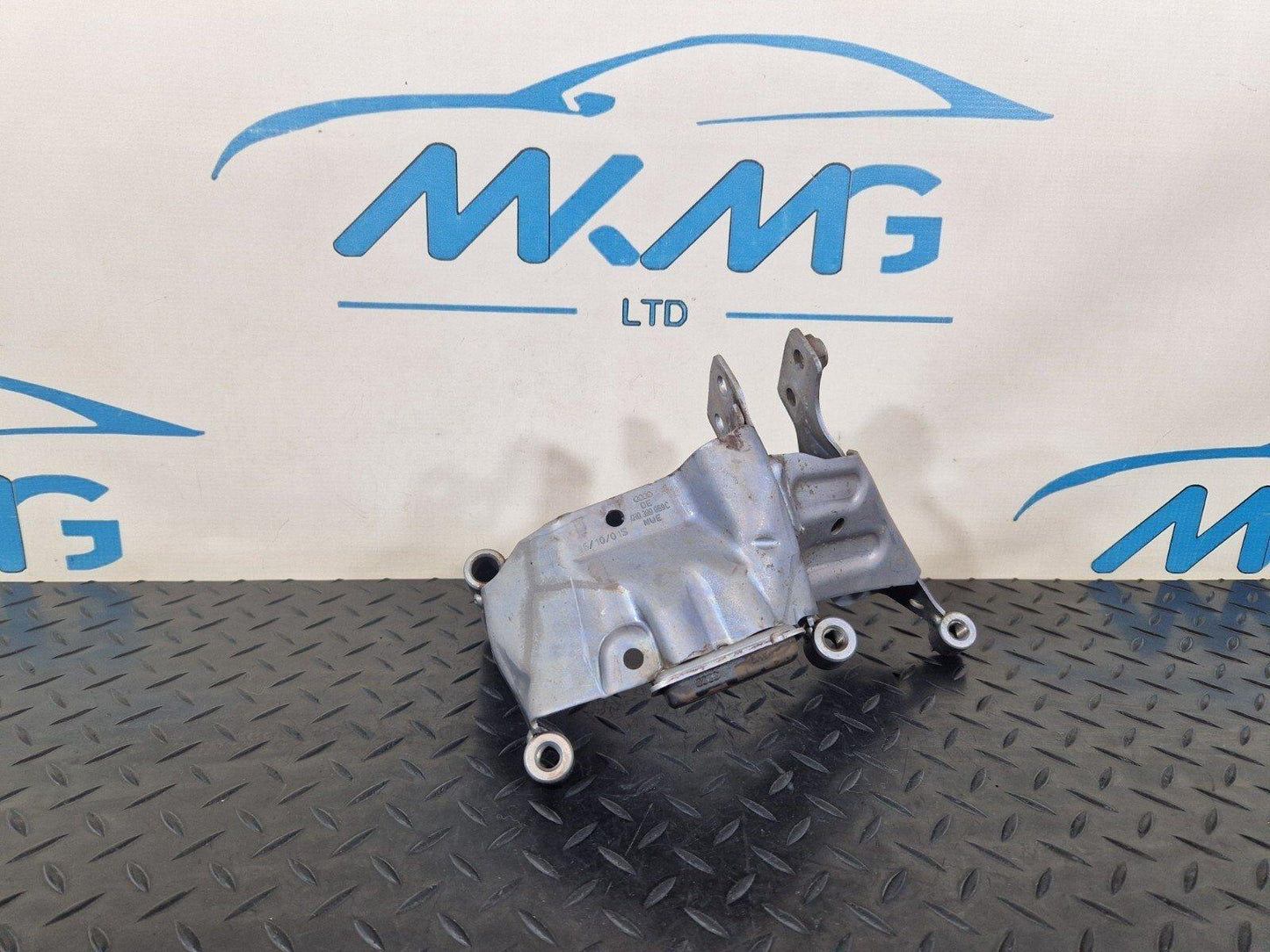10-17 AUDI A8 4H ENGINE MOUNT BRACKET RETAINER PLATE 4H0399059C
