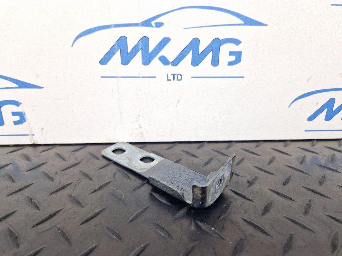 16-19 AUDI A4 B9 GENUINE FRONT DRIVER SIDE WING FENDER MOUNT BRACKET 8W0821434B