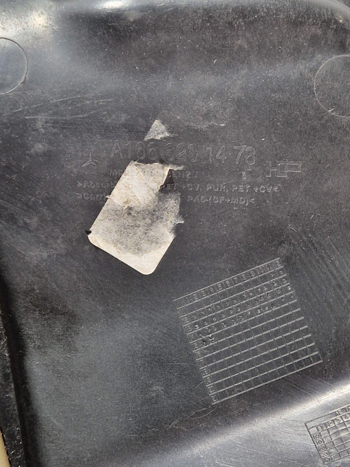 11-19 MERCEDES BENZ ML W166 GENUINE ENGINE BAY HEATH SHIELD COVER A1666201478