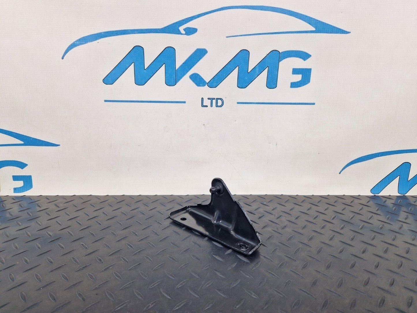 14-23 MERCEDES BENZ VITO W447 OEM REAR RIGHT O/S TAILGATE STRUT BRACKET HOLDER