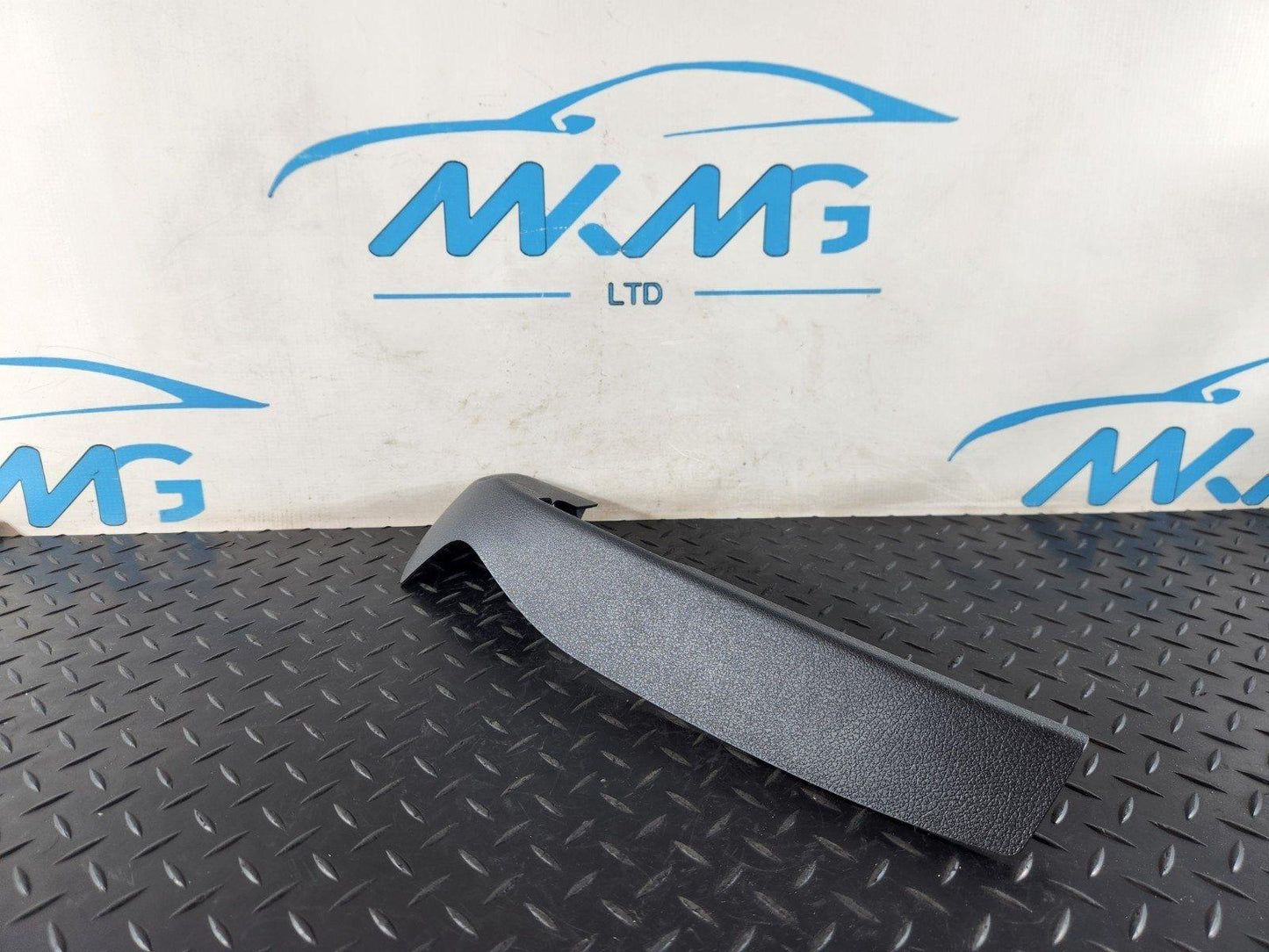 19-ON MERCEDES BENZ B CLASS W247 REAR LEFT SEAT GUIDE COVER TRIM A2479290100